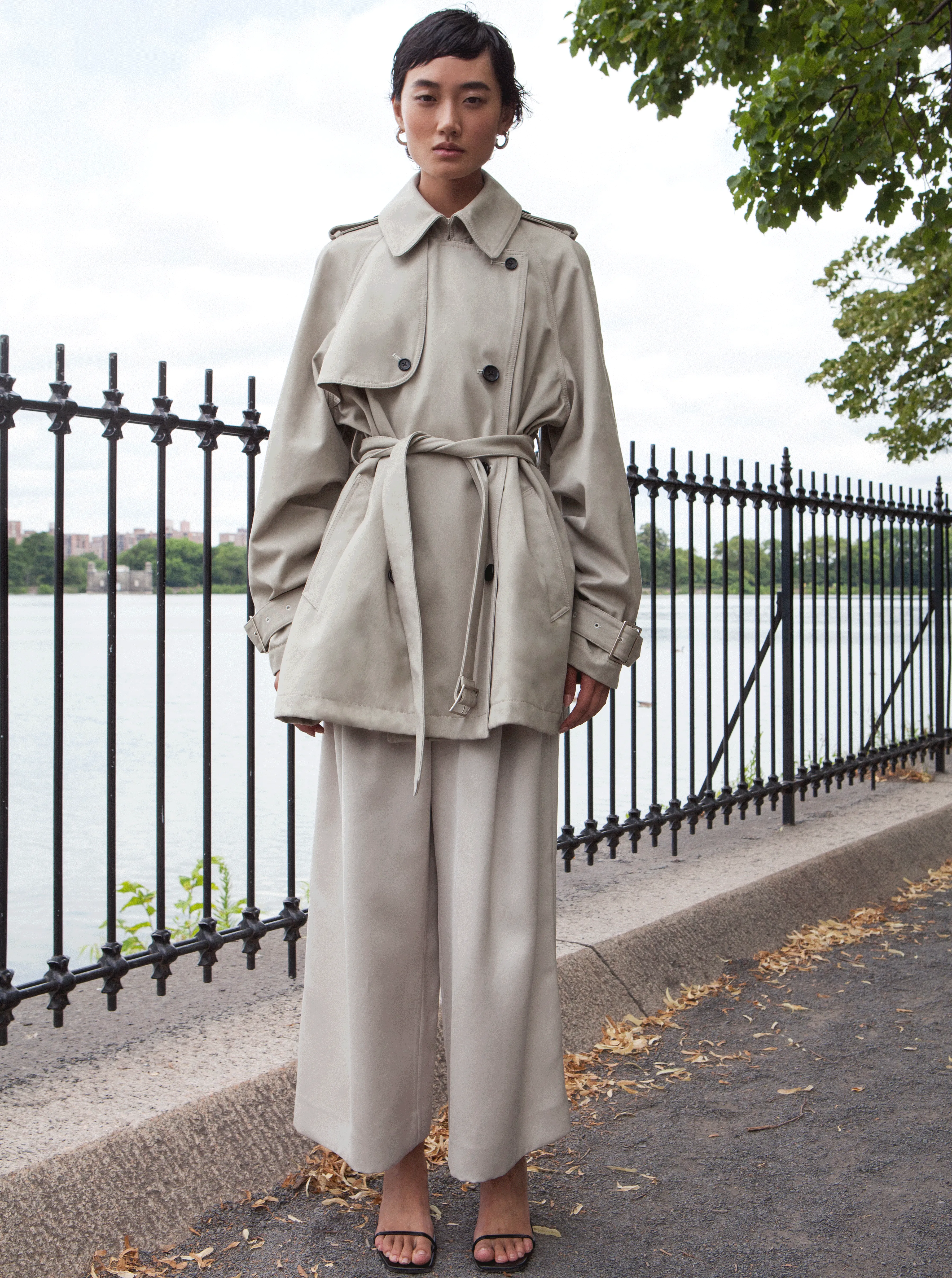 SHORT YORK TRENCH COAT, KHAKI